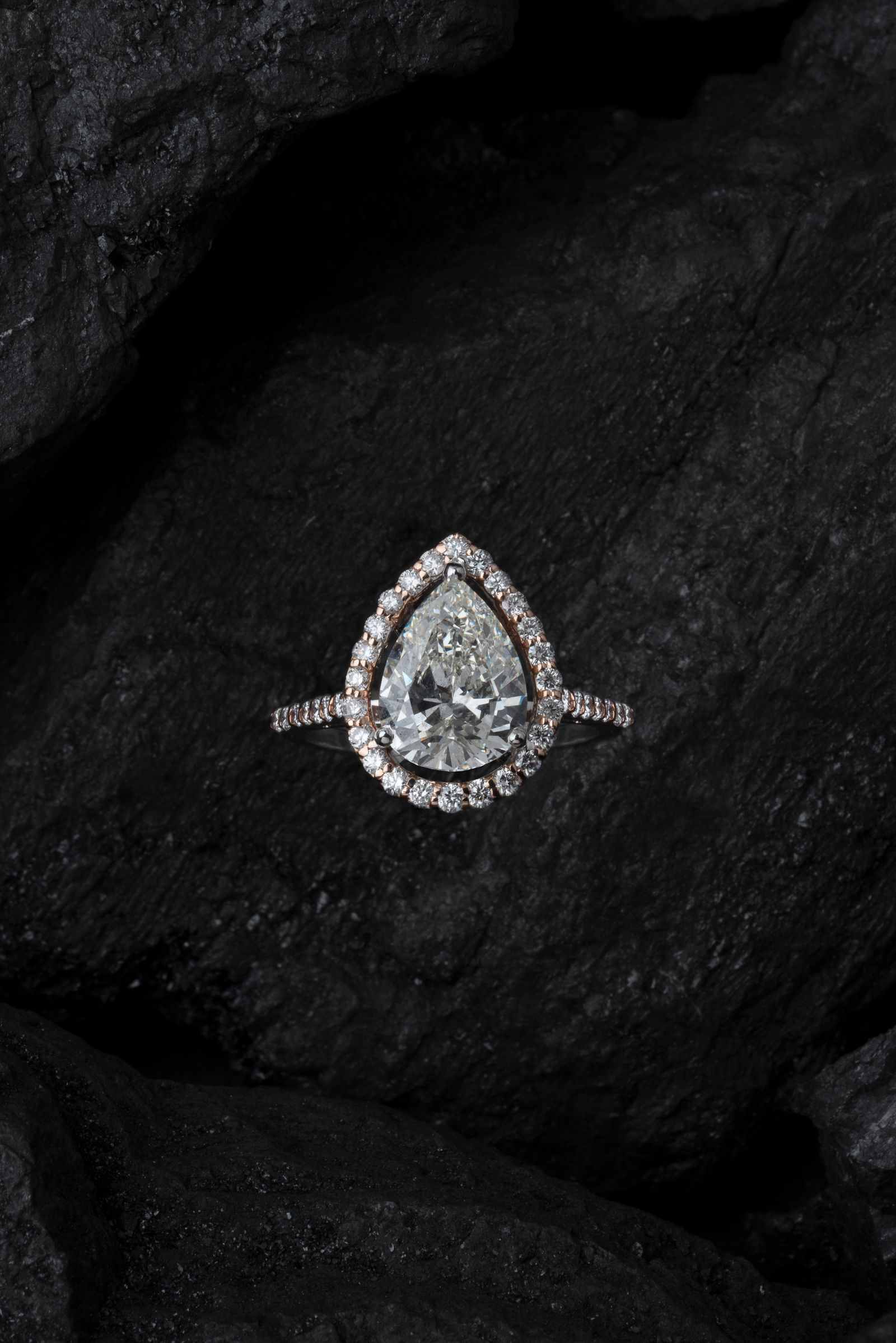 Bague sertie d'un diamant