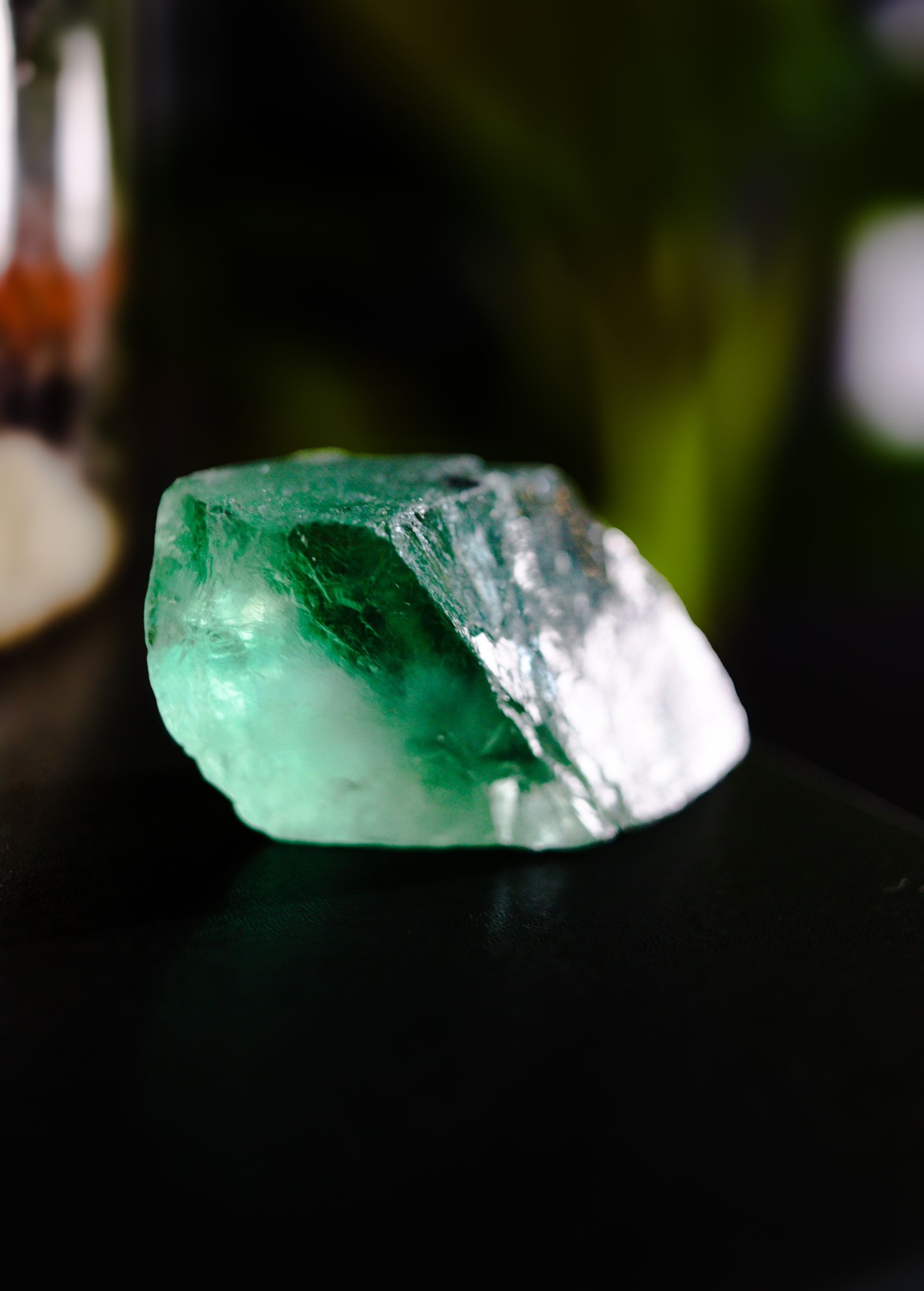 Cristal d'émeraude brut, inclusions internes
