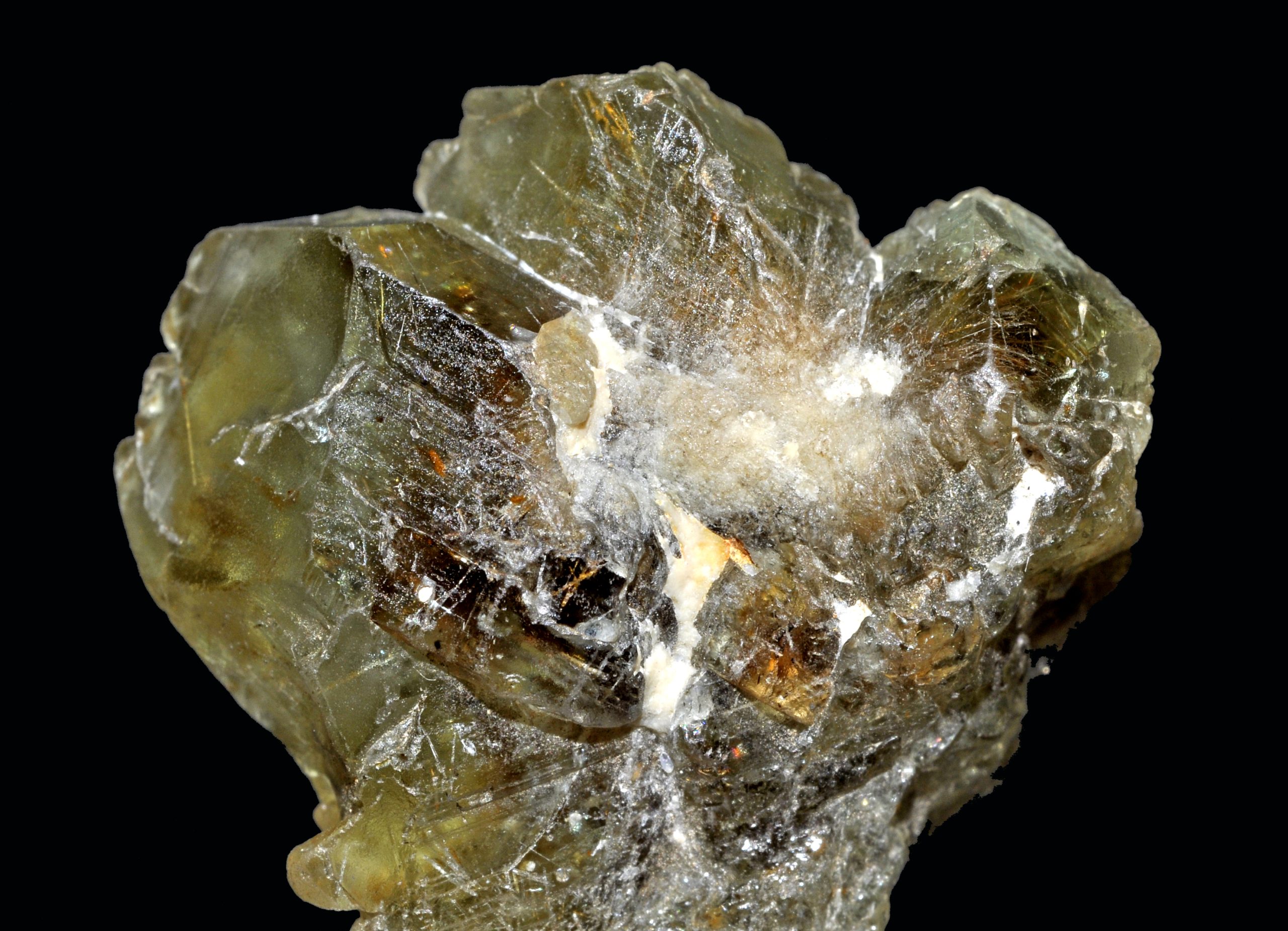 Cristal de chrysobéryl variété alexandrite du Brésil, vert en lumière du jour