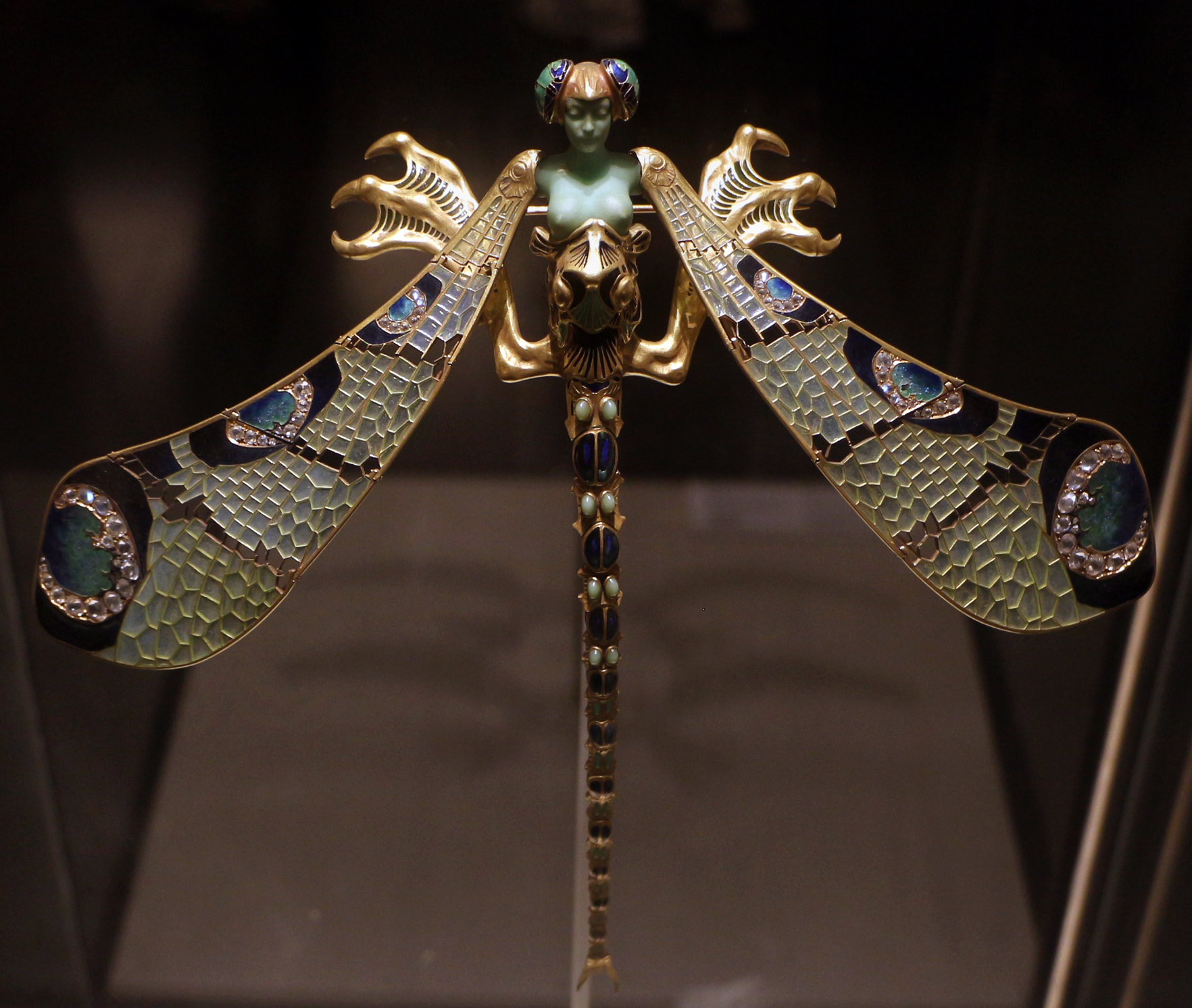 Pectoral libellule-femme de René Lalique en or, émail et pierres, vers 1897-1898, musée Calouste-Gulbenkian